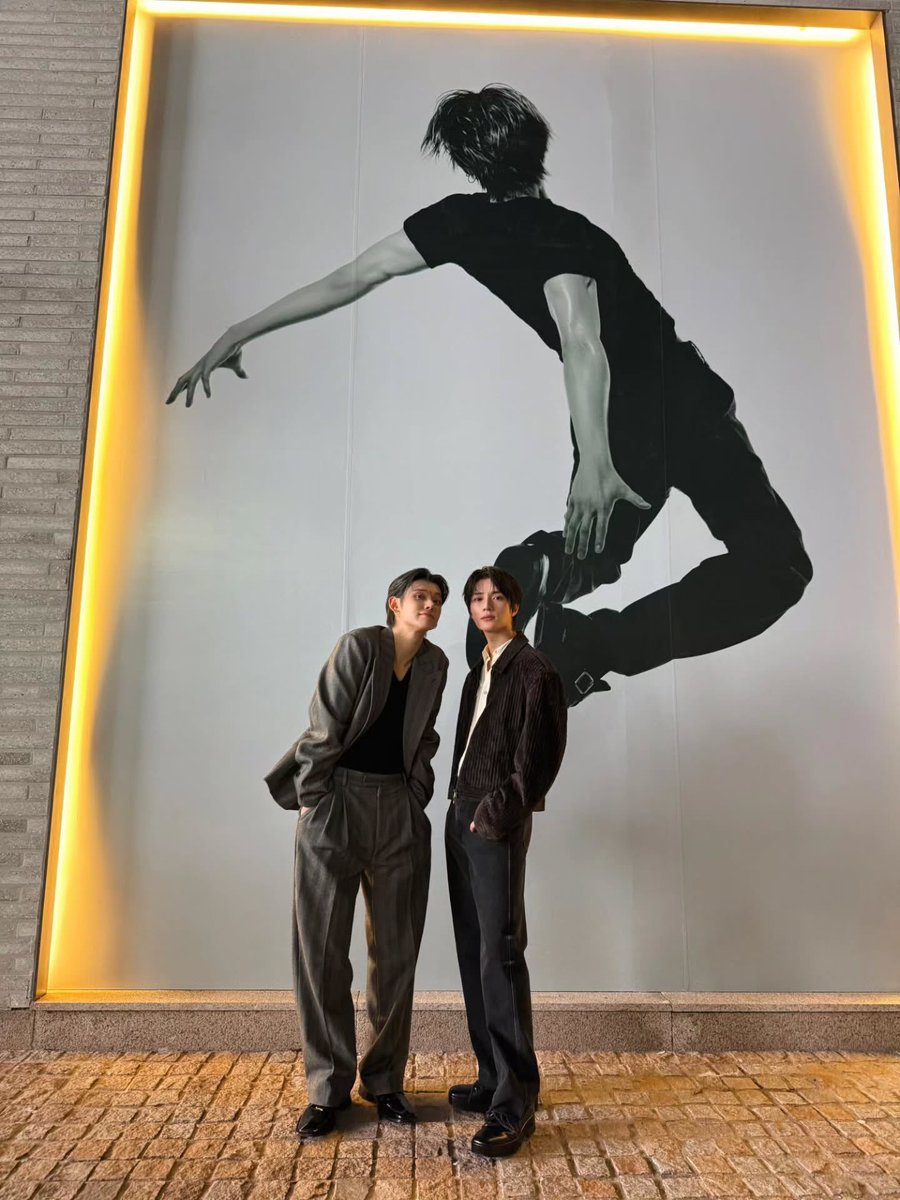 kaxuhass's tweet image. bg probably asked yj to take a photo outside instead, just the two of them. maybe there was a quiet moment, a small kiss, and a whispered “i’m proud of you.”