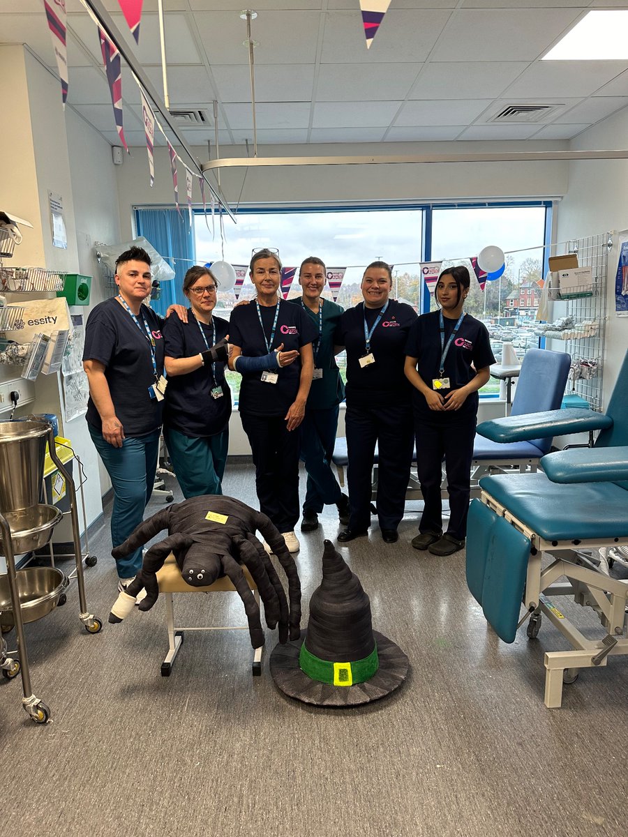 FractureClinic2's tweet photo. Celebrating National Casting Day at Queens Medical Treatment Centre Nottingham 💙🤍 #nationalcastingday #2025 #casts #casting #plasterofparis #nottingham # treatmentcentre #resin https://t.co/MTVKxvKnW8