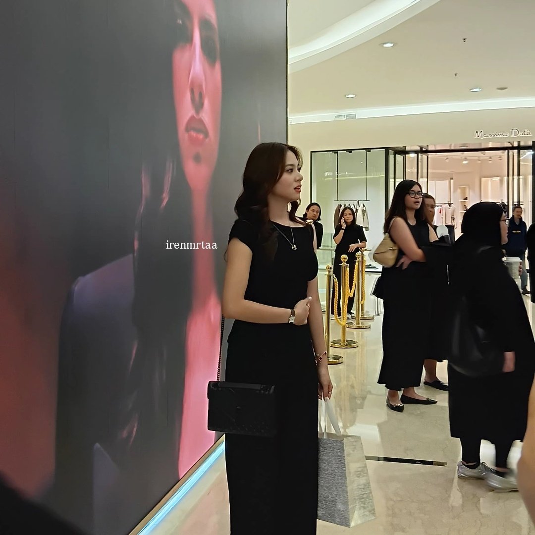 irenmrtaa's tweet image. udah lama ih ga ketemu zee terakhir ketemu sabtu kemaren🙂‍↔️ @_zeeasadel