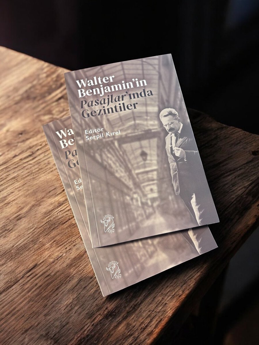 MinotorKitap's tweet image. Yazınsal pasajlardan oluşan metnin ele aldığı ana konulardan pasajlar, yapımından gündelik hayattaki kullanımına dek varlıklarıyla yaşanan güne dair sırlar, sözler ve sesler fısıldar. Benjamin tüm pasajların kapısını âdeta bizler için aralık bırakır.
#MinotorKitap #WalterBenjamin