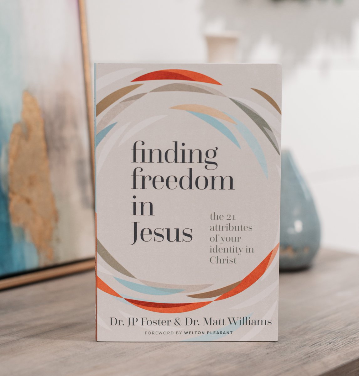 ZReflective's tweet image. Struggling with negative self-talk or feelings of inadequacy?

Finding Freedom in Jesus by JP Foster &amp;amp; Matthew Williams reveals 21 biblical truths that help you silence shame and reclaim your true identity in Christ.

Find the freedom, confidence, and hope God designed for you.…