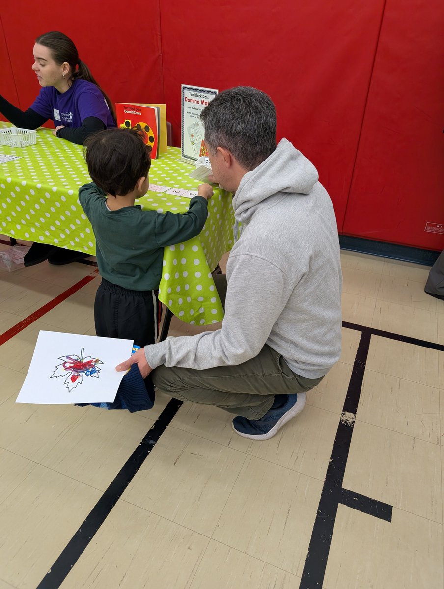 InvestChildren's tweet image. Fun, learning and lots of spots and dots! Loved the Family Literacy and Math Event @universityheightsps @TVDSB - the staff were incredible!
Grateful for the help from our dedicated volunteers and students @FanshaweCollege 
#iicflme #workingtogether #learningisfun #literacymatters
