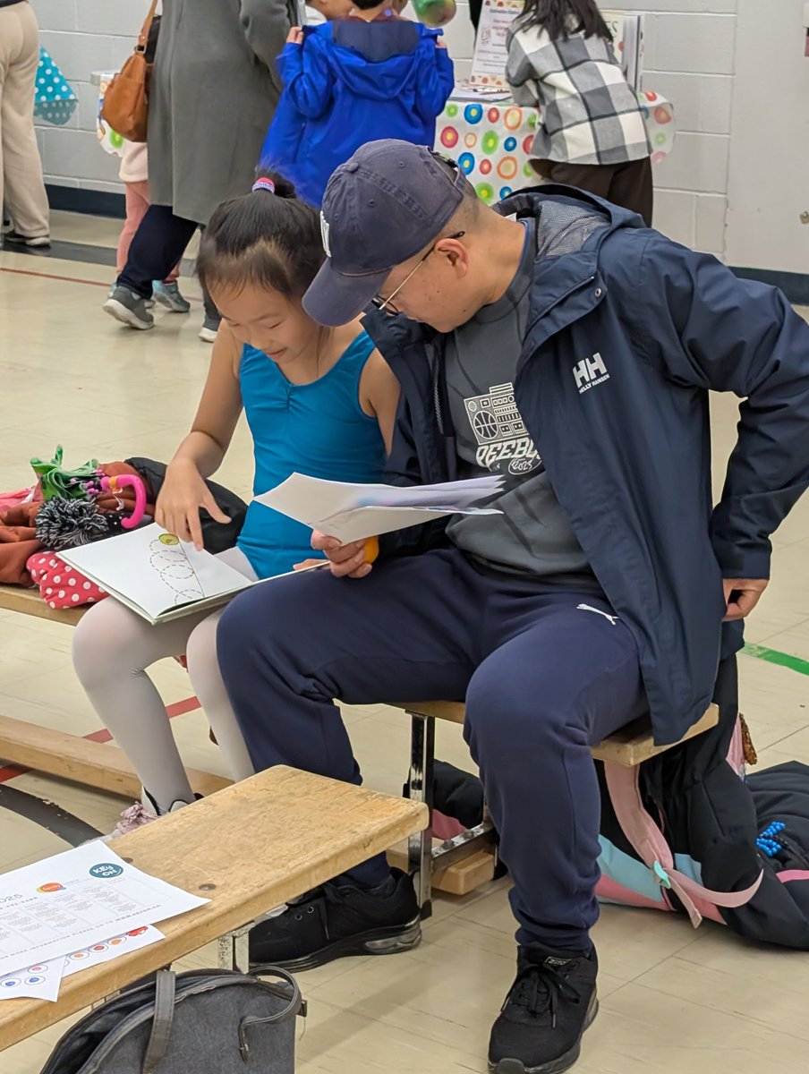 InvestChildren's tweet image. Fun, learning and lots of spots and dots! Loved the Family Literacy and Math Event @universityheightsps @TVDSB - the staff were incredible!
Grateful for the help from our dedicated volunteers and students @FanshaweCollege 
#iicflme #workingtogether #learningisfun #literacymatters