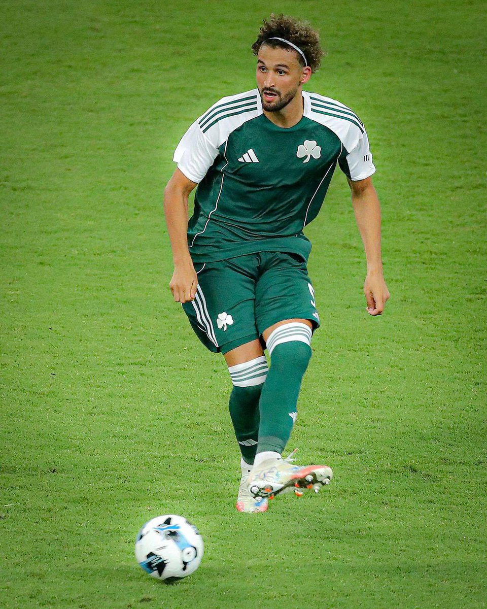 Touba, une énigme persistante en équipe nationale.

Ahmed Touba demeure une véritable énigme au sein de la sélection algérienne. Ni Djamel Belmadi hier, ni Vladimir Petković aujourd’hui ne semblent totalement convaincus par le défenseur, pourtant doté d’un profil intéressant.