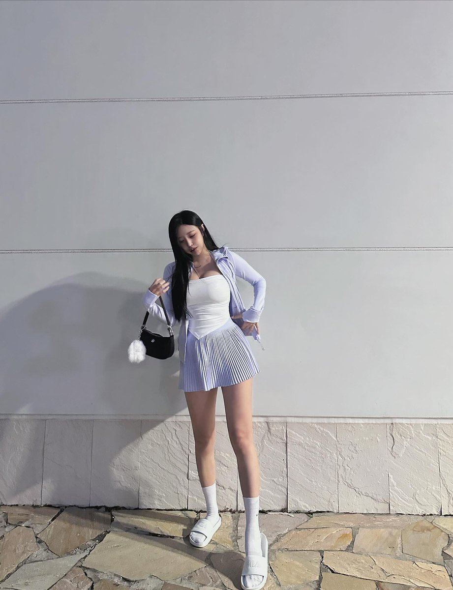 cxxsomi__'s tweet photo. @xiaod____ ⠀⠀⠀⠀
#글랜더 #glander
조금만 천천히 오길, ❄️ https://t.co/syCMDh0epV