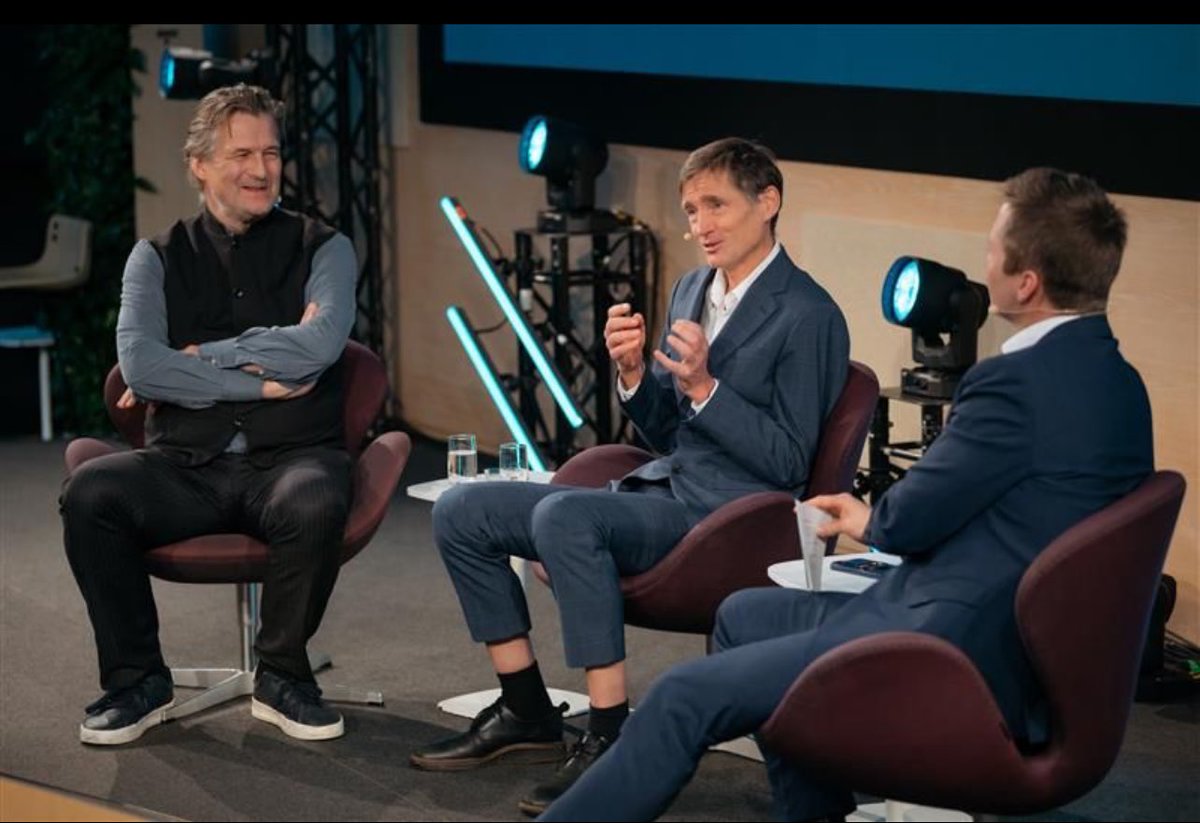 Diskuterte med Robert om biler og sånt i dag på det store Mobility seminaret til DNB. Gøy. 

Blir en utbytte podcast så alle nerder kan lytte inn. I morgen?