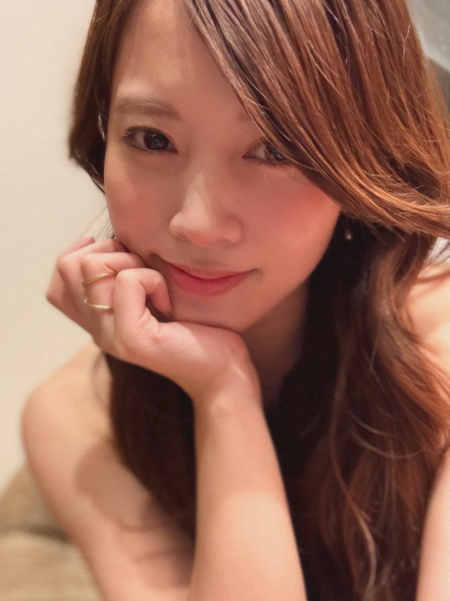 Berin_official's tweet photo. 29歳になりました〜！

緩やかではありますが、個展を開催することができたりだとか夢を叶えながら良い歩み方をしてるなぁって思います☺︎
ファンのみんなにとって、誇りでありずっと好きな人であれますように

これからも応援よろしくです🍒 https://t.co/KTUvQXkMJR