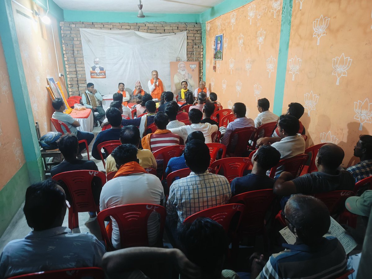 আসানসোল দক্ষিণ বিধানসভার মন্ডল-৩ এর পার্টি অফিসে বিশেষ সাংগঠনিক বৈঠকে উপস্থিত ছিলাম।