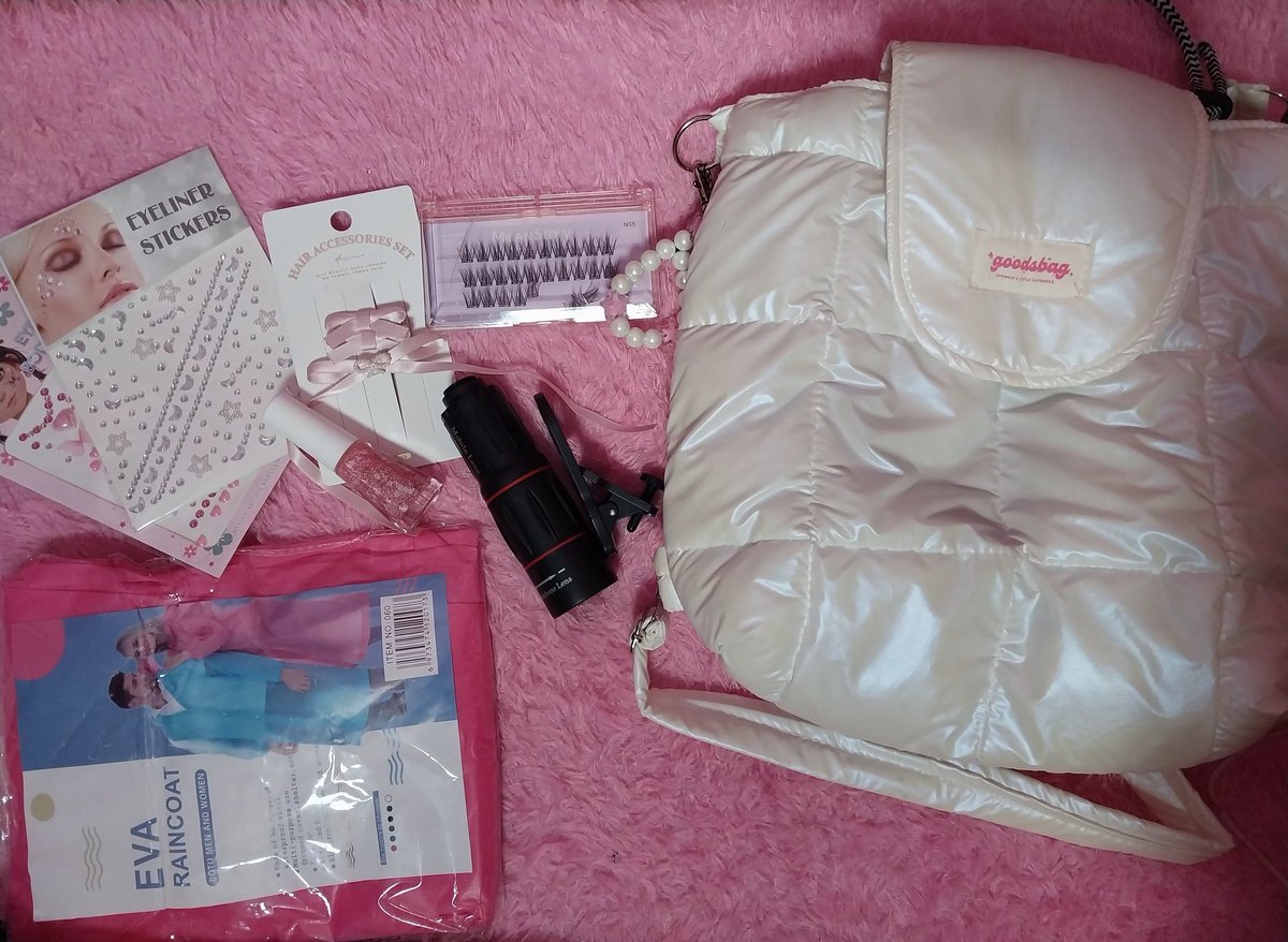 lanadeyyr's tweet photo. WANT TO SELL
1.Tas puffy 40k warna pearl dari goodsbag , pemakaian 1 kali
2.Milan N05 20k, baru dipake 6 helai
3.Jepitan pita 10k, dari oh some
4.Sticer aksesoris muka take all 10k
5.Telezoom 18x, 50k dipake sekali 
6. Mantel pink new 5k
7. Kutek 5k
8.Kipas 25k
9.Rak take all 15k https://t.co/c3eADcUACE