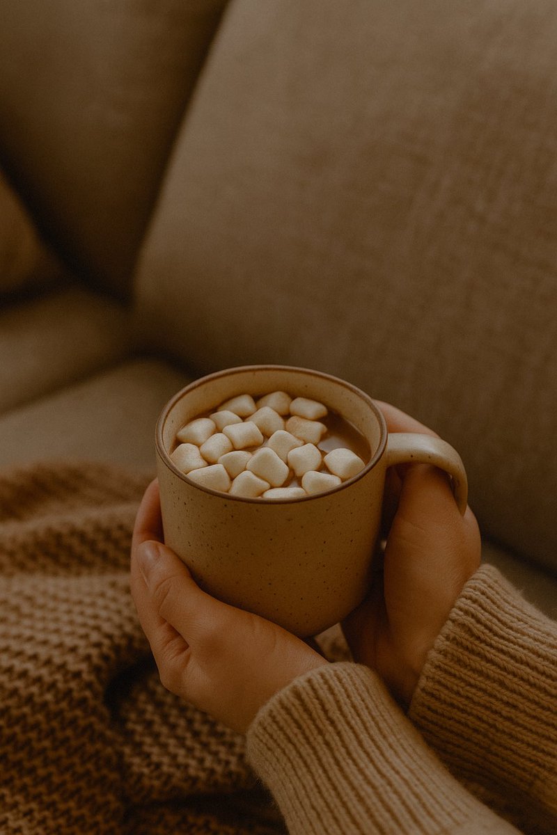 ZabaGrace's tweet photo. Cozy lights, warm cocoa, and 🎶 “Merry Christmas Baby” by Amy Jackson — the soundtrack to your holiday nights.
➡️ Listen &amp; share: https://t.co/17ux6u5dBP

#ChristmasMusic #CozyVibes #IndieArtist #HolidayPlaylist https://t.co/tszaPug9yS