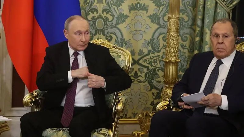 front_ukrainian's tweet image. ❗️According to The Moscow Times, Lavrov lost his popularity with Putin after he failed to organize a summit between Putin and Trump in Budapest. Trump soon imposed tough sanctions on Rosneft and Lukoil, the first since his return to the White House. Lavrov was absent from…