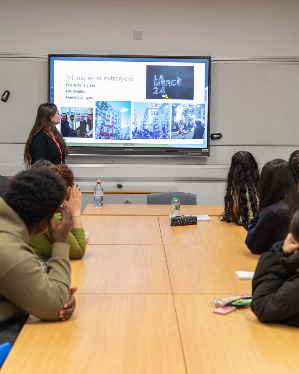 OSFC_Info's tweet image. Alumna, Keira Allcock returned to talk to Spanish students about studying Languages at university. She also discussed what it was like to study a year abroad and offered advice on studying A Level Spanish.

She is currently studying Spanish with Linguistics at @OfficialUoM