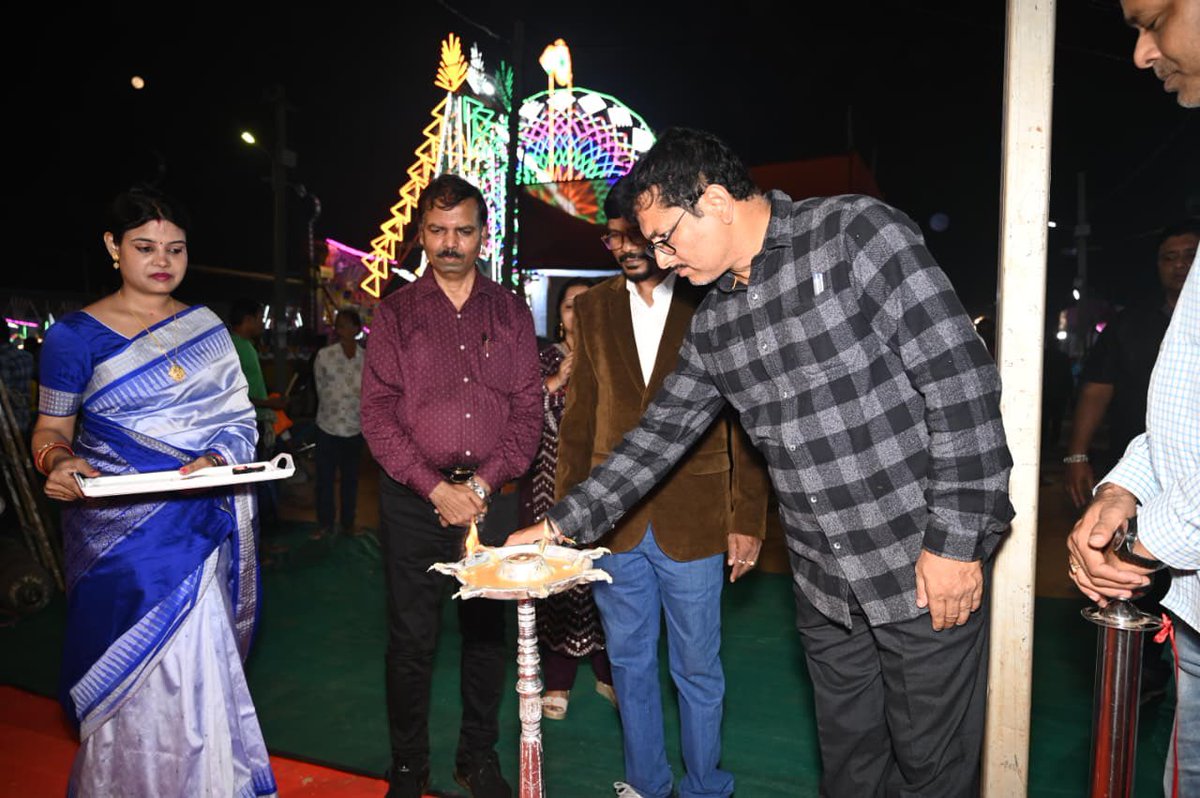 CBC_Bhubaneswar's tweet photo. On the second day of the historic #Baliyatra, a multimedia exhibition on 11 years of Seva, Sushasan &amp; Garib Kalyan was inaugurated by @akhilkmishra, ADG(R), Odisha, and Prof. Rabindra Garada, HOD, Sociology, Utkal University. https://t.co/vc8uLNT7EI