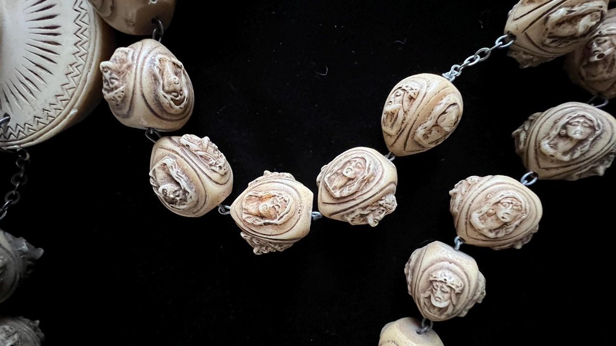 audapparition's tweet image. bought the most beautiful wall rosary