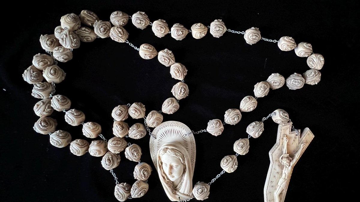 audapparition's tweet image. bought the most beautiful wall rosary