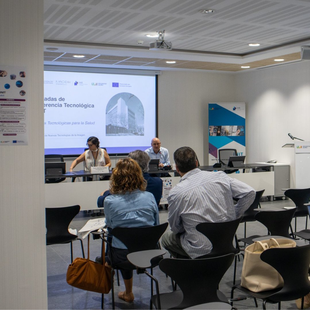 AIJU_Tecnologi's tweet image. ¿Cómo puede la #tecnología ayudar a mantener la autonomía y el bienestar?
El proyecto #cuidAR combina #inteligenciaartificial generativa y realidad extendida (XR) para crear entornos inmersivos personalizados que se adaptan en tiempo real a cada persona.

#AijuTecnología