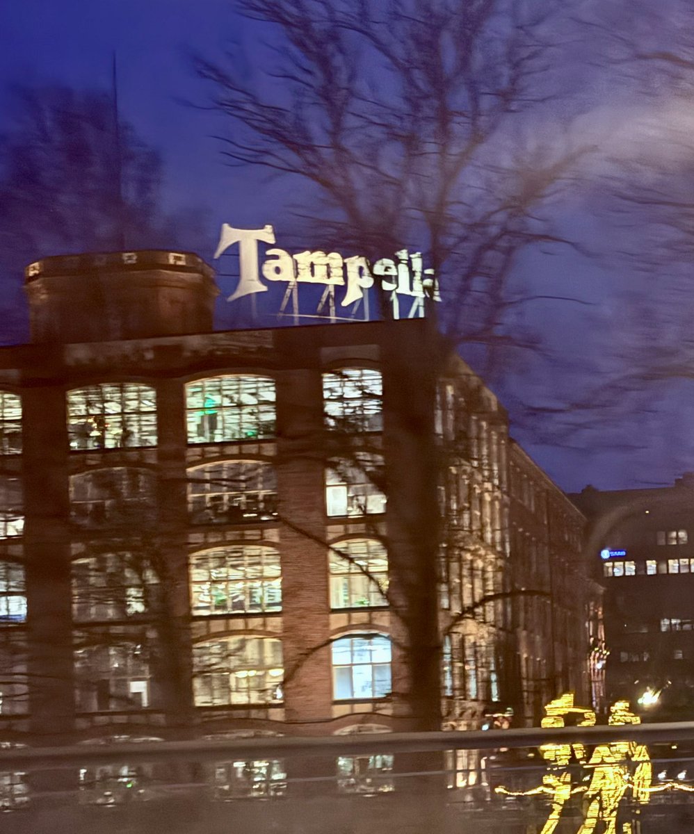 Terveisiä Tampereelta🤩 Kävin naisporukalla Tampereen Suomalaisella Klubilla puhumassa bisnestä ja yhteiskunnallista asiaa🤓 Juttelun sävy oli kunnollinen.