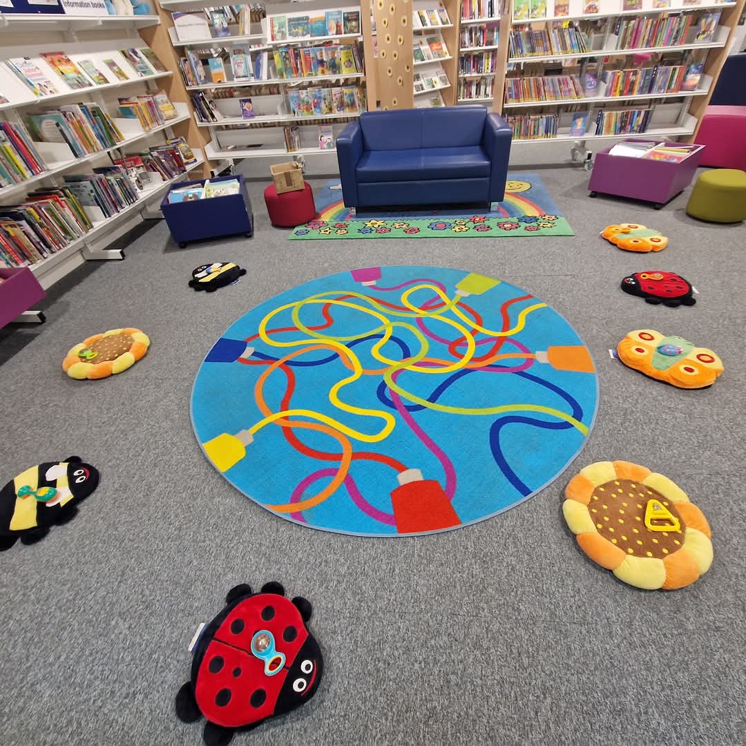 KnebCommLibrary's tweet image. Baby Rhyme Time &amp;amp; Story Time run every Thursday morning at Knebworth Library 

Baby Rhyme Time starts at 9:15 with Story Time at 10.00 

Its free , there&apos;s no need to book &amp;amp; all are welcome - just pop along on Thursday Bookstart Bear is waiting to say Hello.