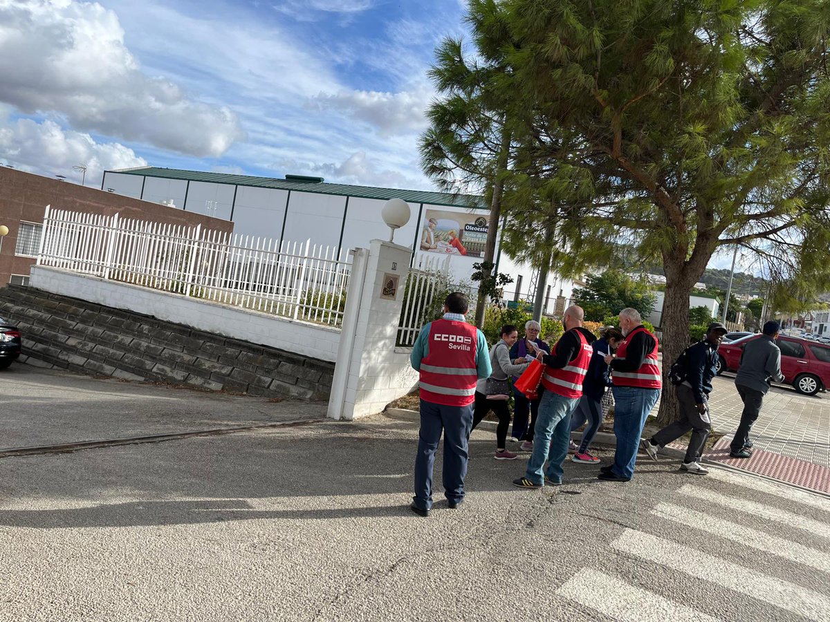 asiccoose's tweet photo. 🗞️#Hoy nos desplazamos a #Estepa para informar a las personas trabajadoras del sector del #mantecado 

ℹ️Repartimos tablas salariales e información útil  relativa a convenio #CCOOSeMueve

📢Las empresas con representación de #CCOO tienen mejores condiciones salariales‼️
#CCOOTuMejorOpcion 
#CCOOIndustriaSevilla