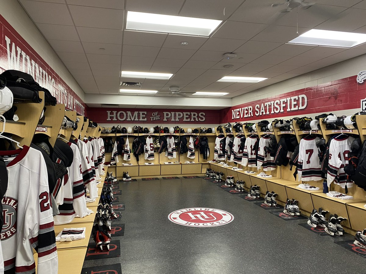HamlineMHockey's tweet photo. One more sleep…⏳

#goHU https://t.co/u1fpaw3Lt2
