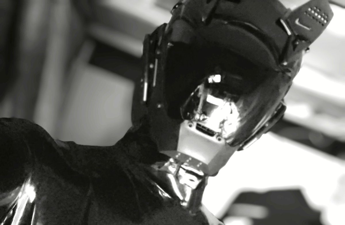 只能稍微更新一点造型艺术了...（呜呜没有时间，好累
#乳胶衣 #覆面  #足袋