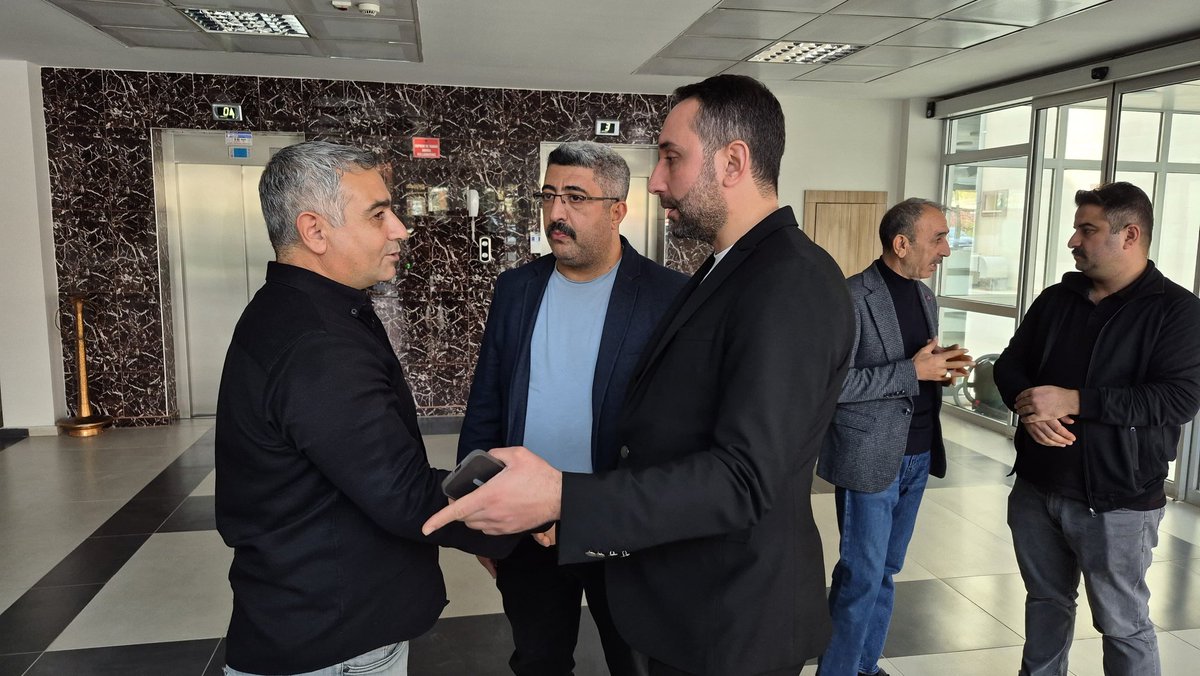 Şube Başkanımız Gökhan Arpa, İşyeri Temsilcimiz Saim Karabay ile birlikte İller Bankası Elazığ Bölge Müdürlüğü'nde çalışan üyelerimizle bir araya geldi.
Üyelerimizle hasbihal edilerek talep ve önerileri dinlendi. 🤝