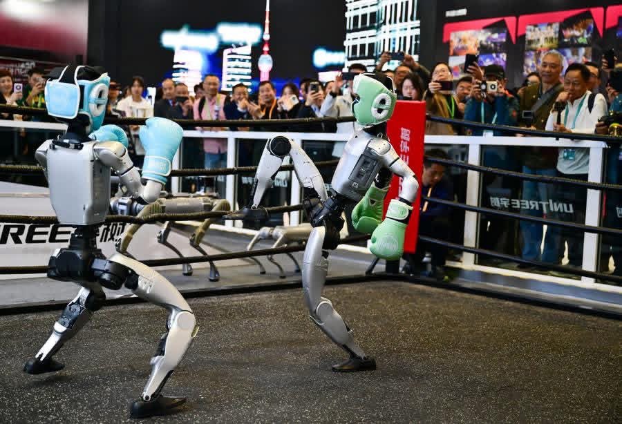 ShanghaiEye's tweet image. Straight punches, hook punches, left and right side kicks...
A fighting session, staged by two #G1 #HumanoidRobots wearing helmets and boxing gloves, won rounds of applause during the China International Import Expo (#CIIE)
#CIIE2025 #WorldEconomy #Shanghai #ThisIsShanghai…