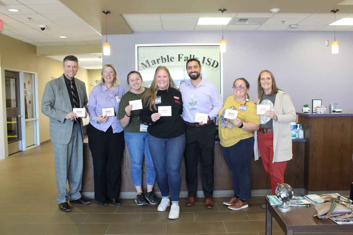 💳 HEB Donates Gift Cards

Thank you to our local Marble Falls HEB for dropping off gift cards this week!
Marble Falls ISD is so grateful to have this strong partnership with our local HEB.
Thank you for supporting MFISD! ❤️