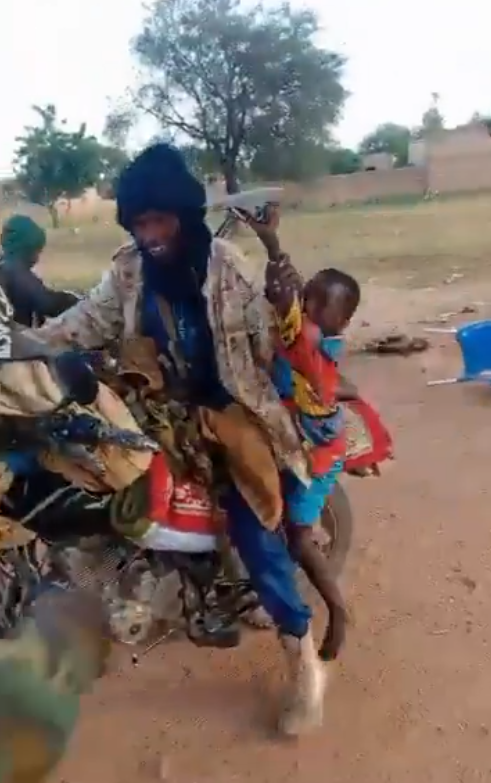 TracTerrorism's tweet photo. Suspected #JNIM Militants Familiarize with Children After Attacking Adult Civilians in #Boko, Near #Boulsa, #Comoé Province, #Burkina Faso
https://t.co/UfWI4DGIs0 https://t.co/jSxikgjB5y