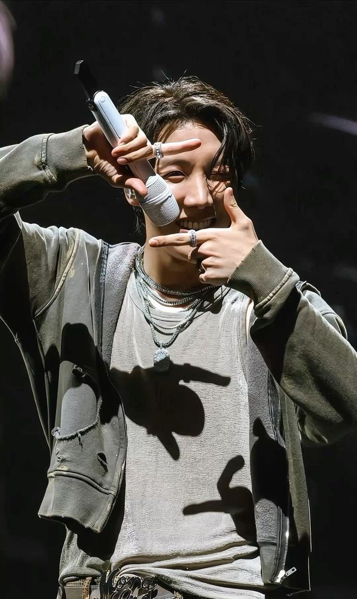 BlueSide9999's tweet photo. ホビさんが笑顔で、アミって言って欲しいよね！

1 RT = 1 vote

I vote #jhope for #2025MAMAVOTE https://t.co/RpFEjbbrdD