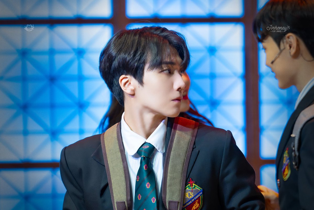 jinhoney417's tweet photo. 250828 베어 더 뮤지컬 스페셜 커튼콜
피터 🧸
#진호 #조진호 #JINHO #ジンホ @jinhojo_x
#크레즐 #펜타곤 #CREZL #PENTAGON
#베어더뮤지컬 #barethemusical https://t.co/4jG8ssXyR6