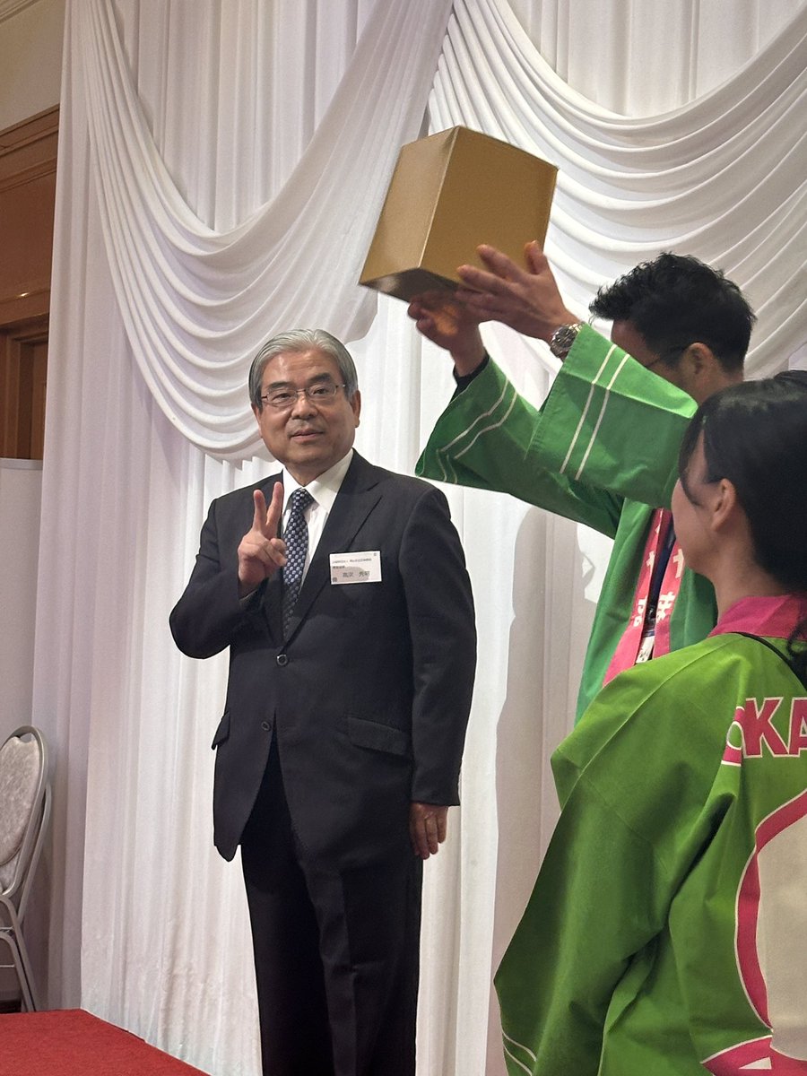 ホテル帰着
（東京ってホテル高い、、、）

事務局長と東京公演の番宣。
抽選会でチケットをプレゼント🎁大盛り上がりでした！

今日も何名か「行きたい！」と言っていただけて、励みになります。

「チケット2枚ね」って言ってる時に撮ったら、カメラ目線でピースしてるみたいなった。