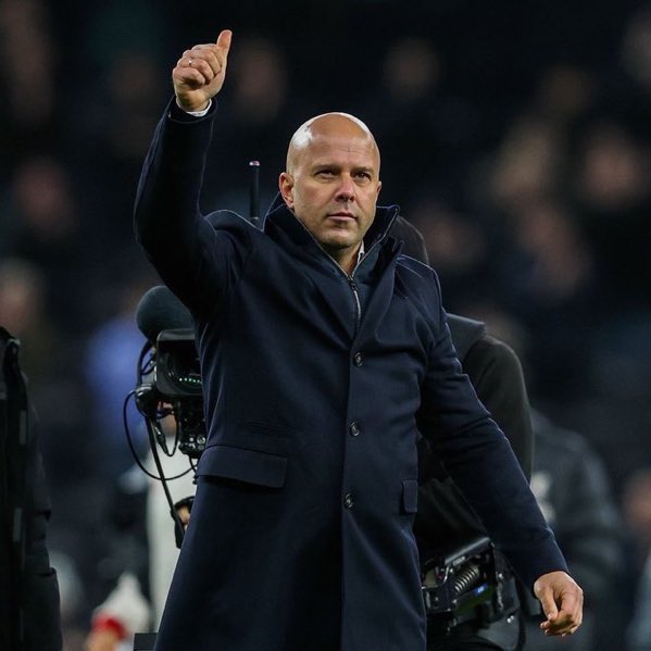 🔴📊 أبرز  التعديلات المهمة التي أجراها سلوت لإعادة فريق ليفربول إلى الواجهة اخر مباراتين خاصة ضد ريال مدريد 🔥

1️⃣ بدأ الثلاثي التقليدي للاعبي خط الوسط [غرافينبيرخ - ماك أليستر - سوبوسلاي]

2️⃣ بدأ فلوريان فيرتز كجناح أيسر مقلوب ضد مدريد. 

3️⃣ لعب أندرو روبرتسون في مركز الجناح