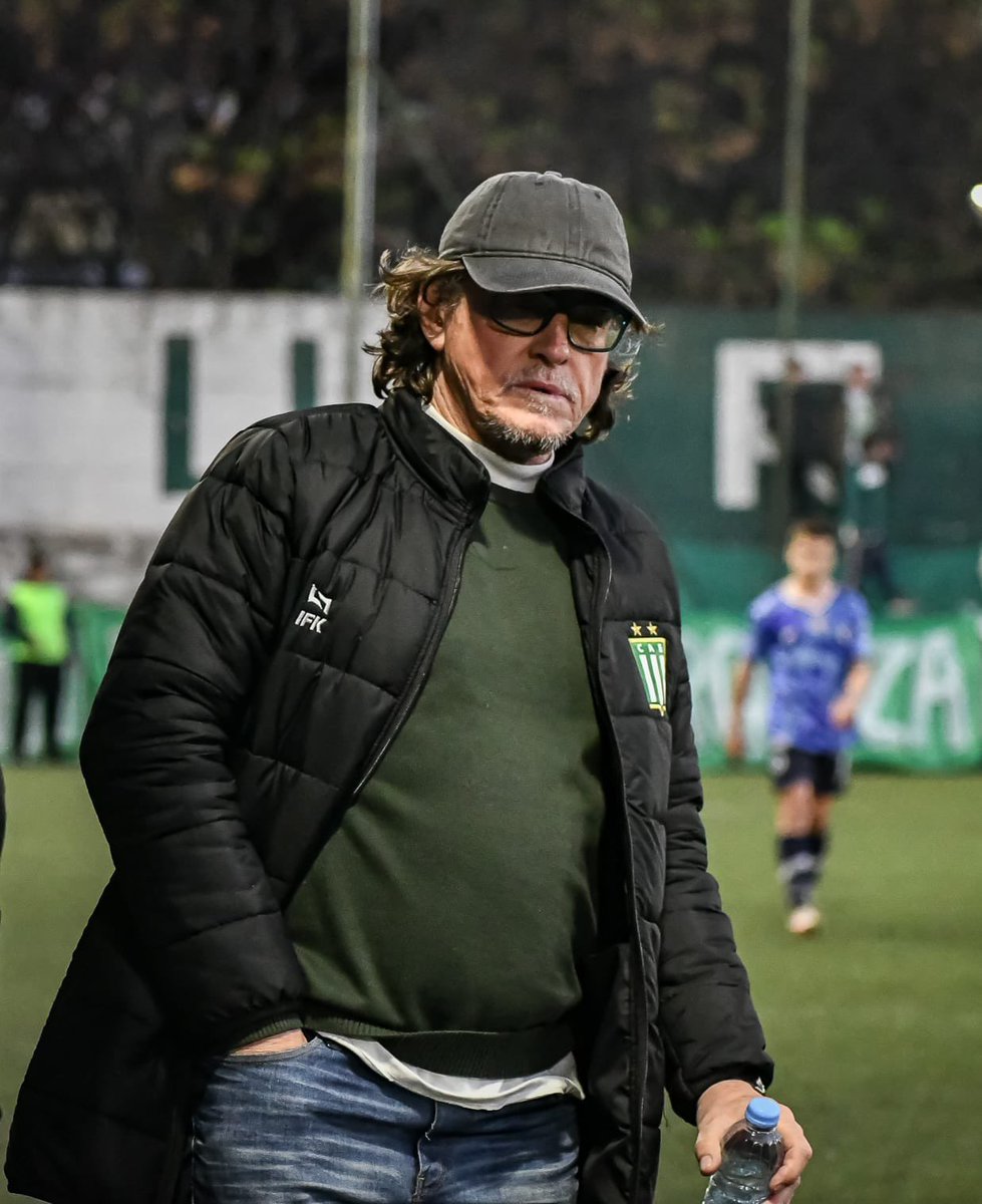 𝙁𝙀𝙇𝙄𝙕 𝘾𝙐𝙈𝙋𝙇𝙀 𝙆𝙊𝙋𝙍𝙄 

Juan Carlos Kopriva cumple 61 años, le deseamos el mejor de los días y un mejor año. ¿Los 3 deseos ¡Los de todos nosotros! Muchas gracias Juan 🎂🥂

💚 Dejale tu saludo en este día tan especial

#SomosElBajoBelgrano 🇳🇬