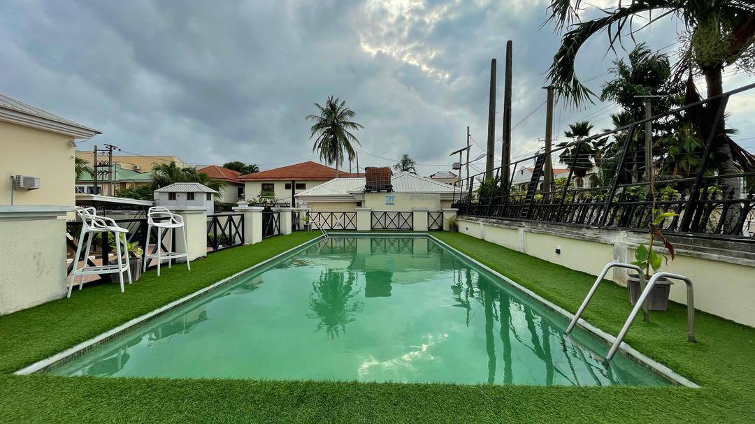 Ice_Apartel's tweet image. Unit name: Belcrest (Unit 1)
 Book our beautiful 3units of 3beds in 📍Ikoyi with a Pool🏊‍♂️, workstation and many more for as low as 250k with discount on long stays🔥

📥 for more details.

#shortletlagos #shortlets #shortletslekki #explore #airbnblagos #realestate #shortstay