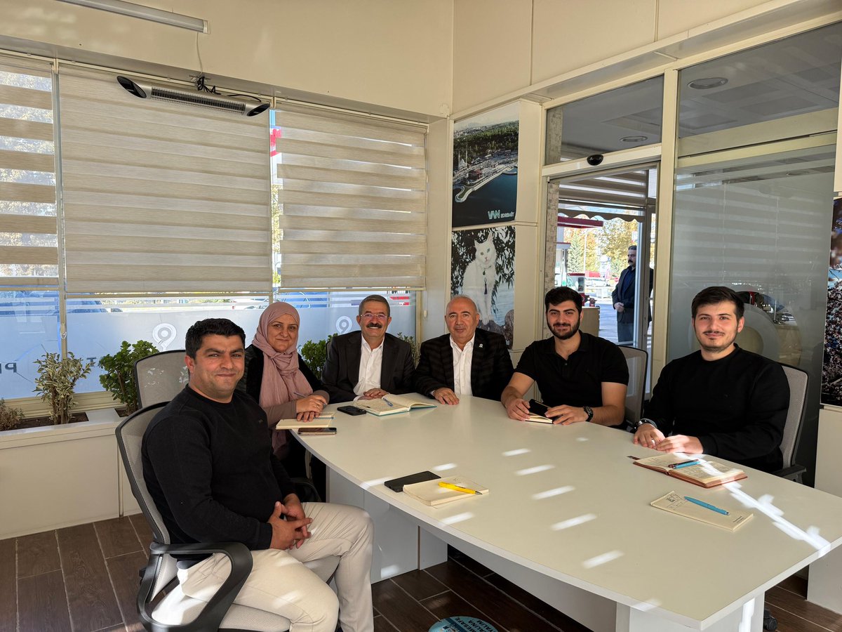 Bugün Premar Akarat firmasının çalışanları ile bir araya geldim. 
 
Değerli ağabeyim <a href="/kerembynl/">Kerem Baynal</a> çalışma arkadaşları için şahane bir program uyguluyor. 
 
Karşılıklı bildiklerimiz pay ettik, birlikte öğrenmeye, anlamaya, çalışıp, şehrimizin gayrimenkul değerlemede ulaşacağı düzeyi