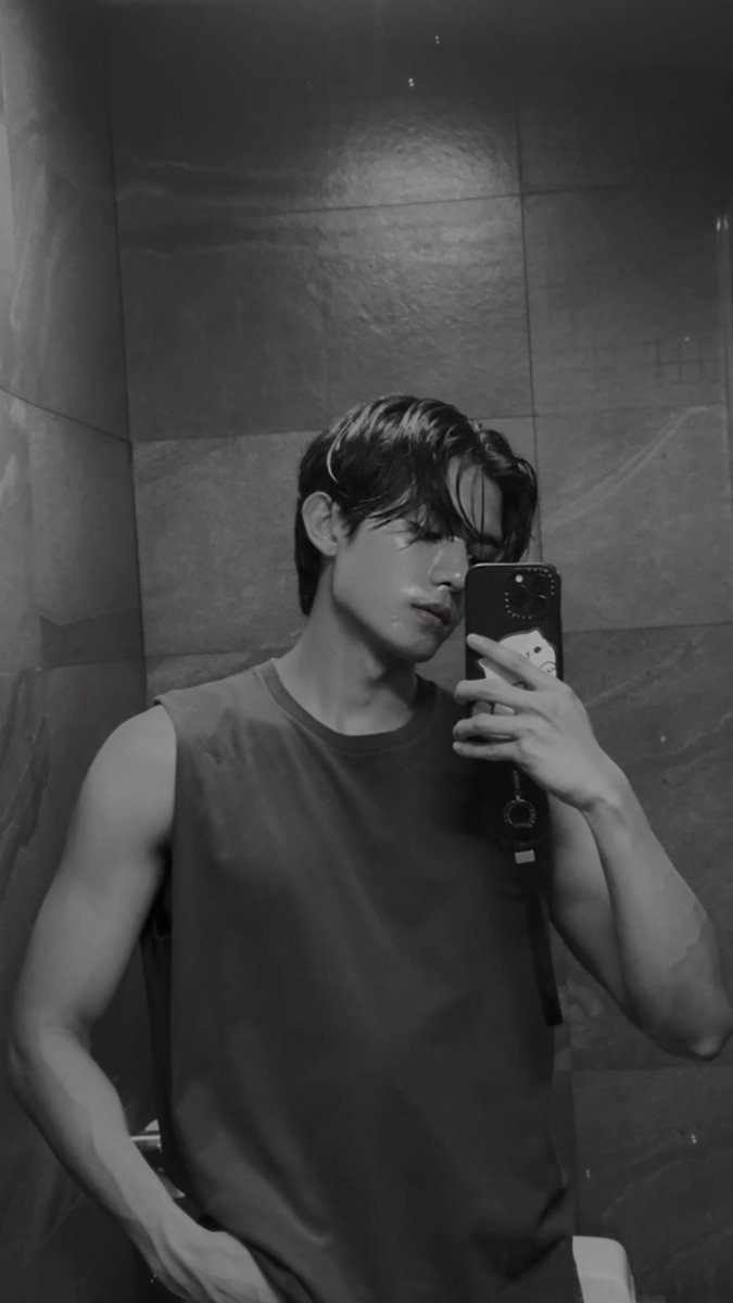 netsiraphop's tweet photo. Goodnight🖤 #netsiraphop https://t.co/fHilBC0Seu