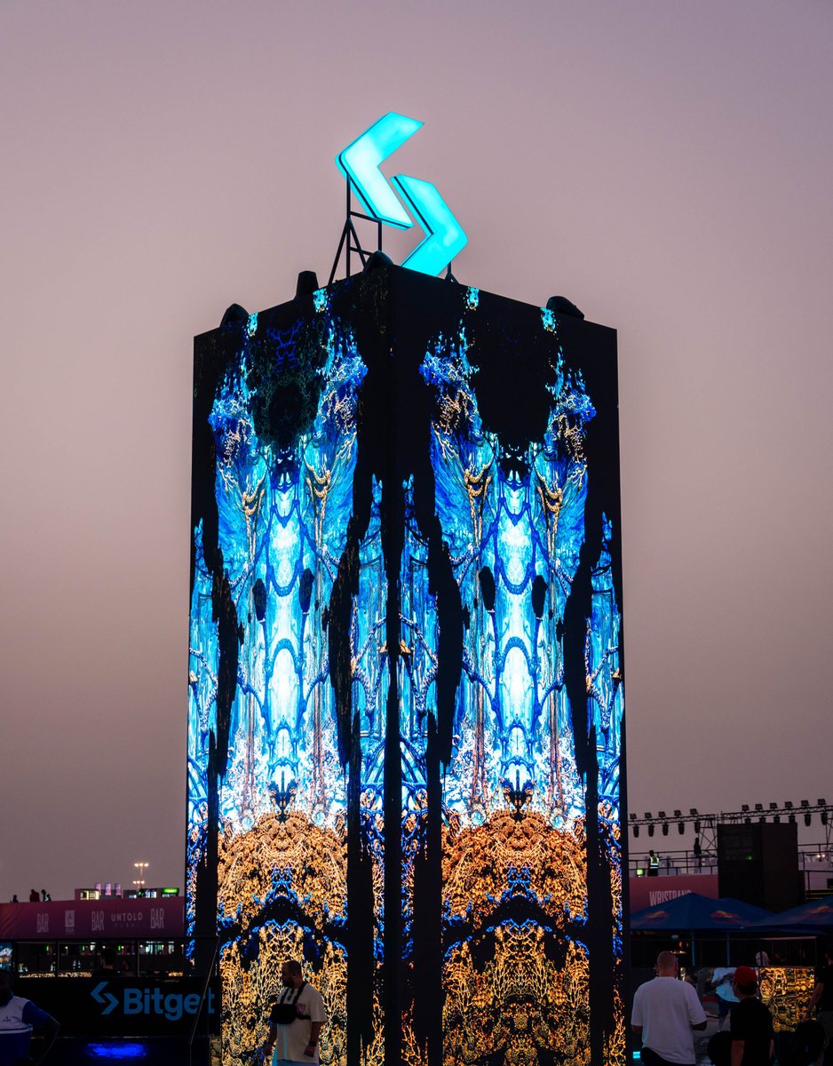 bitget's tweet image. Day 1 at #UNTOLDxBitget is officially underway! 🤘

⚡️ The vibes are electric and the celebration’s just getting started.

Check out our monument tower and join interactive games to win exclusive merch!

#EventWithBitget #FeelTheBeat