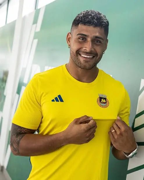 Kevin Chamorro sería una de las novedades en la lista de convocados de Miguel Herrera para los partidos contra Haití y Honduras. 

El portero tendría boletos para llegar al país este fin de semana. 

Vía: <a href="/KevinJimenezCR/">Kevin Jiménez</a>