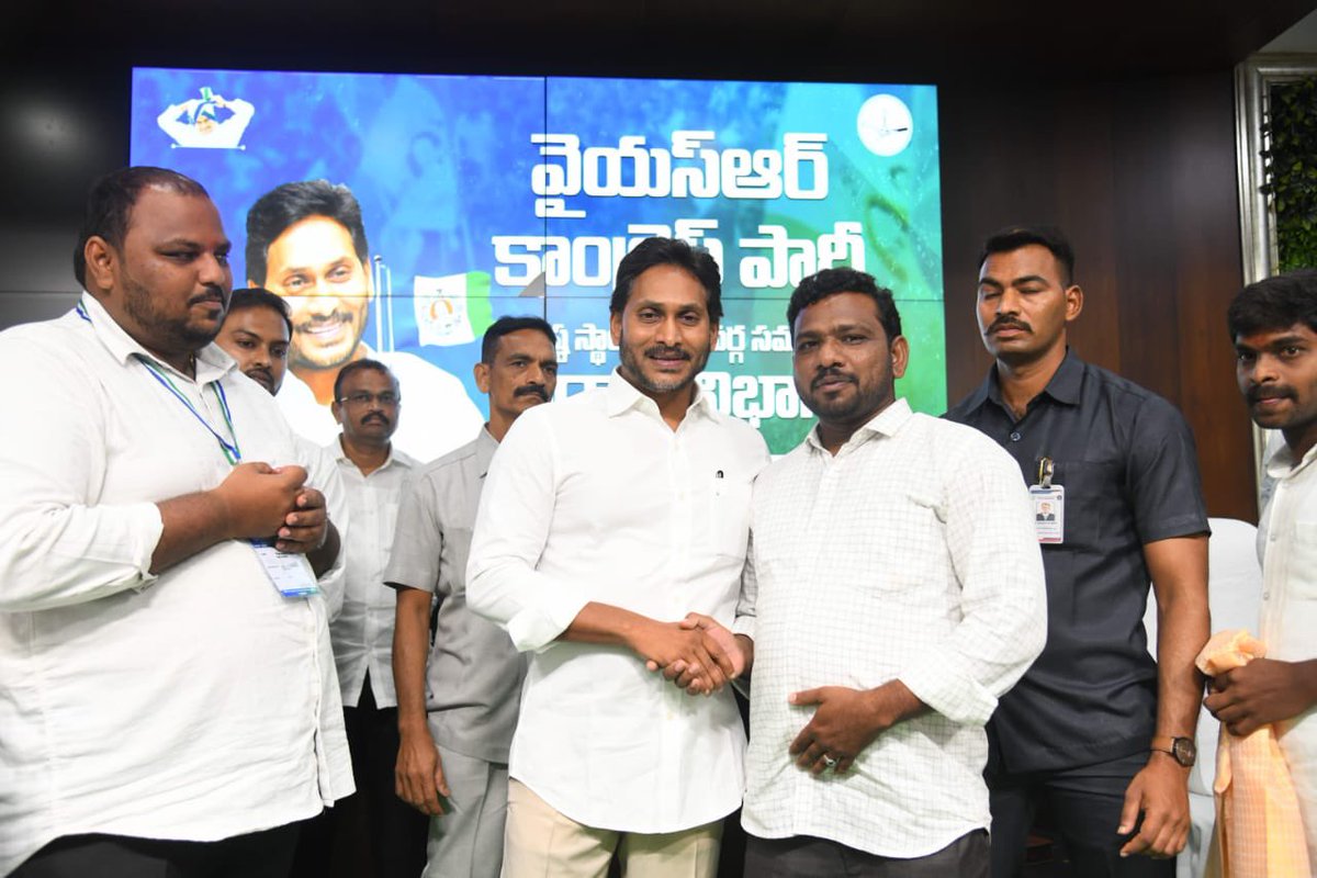 RsShahid3's tweet photo. ఈ రోజు తాడేపల్లి లో జగనన్నను మర్యాదపూర్వకంగా కలవడం జరిగింది https://t.co/tG4aFQ3Yd5