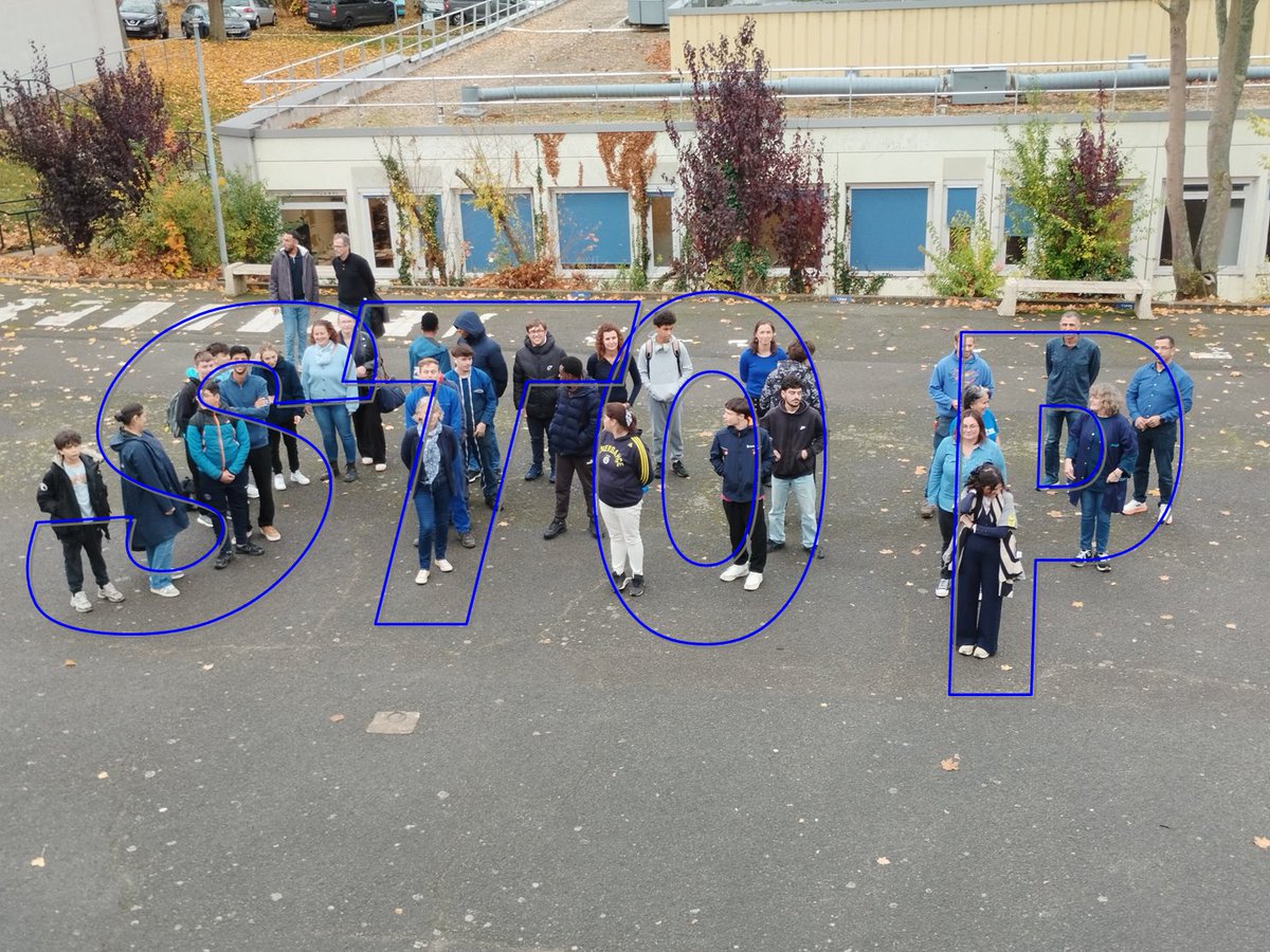 GilbertLycee's tweet photo. Merci aux membres du @GilbertLycee élèves et personnel qui ont joué le jeu du pull bleu.
STOP au harcèlement !
@ac_orleanstours @dreuxofficiel @education_gouv 
@dsden28 @RCValdeLoire https://t.co/wWwbtYoh27