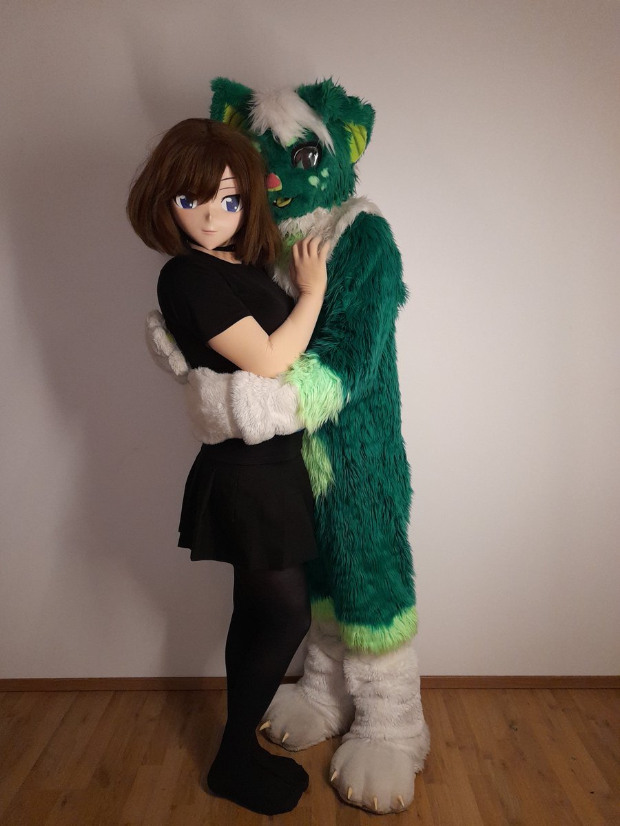 Looking for cute Kigus and Furries to cuddle ~
I haven't done much in the furry community and would like to! So many cute suits ♥