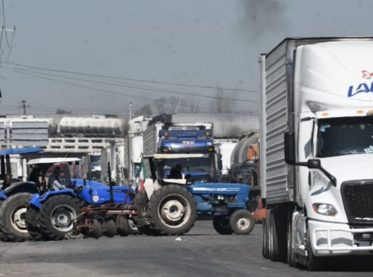 AGRICULTORES BLOQUEAN VÍAS EN GUANAJUATO; BUSCAN ACUERDO SOBRE PRECIO DEL MAÍZ

#Guanajuato #agricultores #bloqueos

albertoviverosnoticias.com/detallenota.ph…