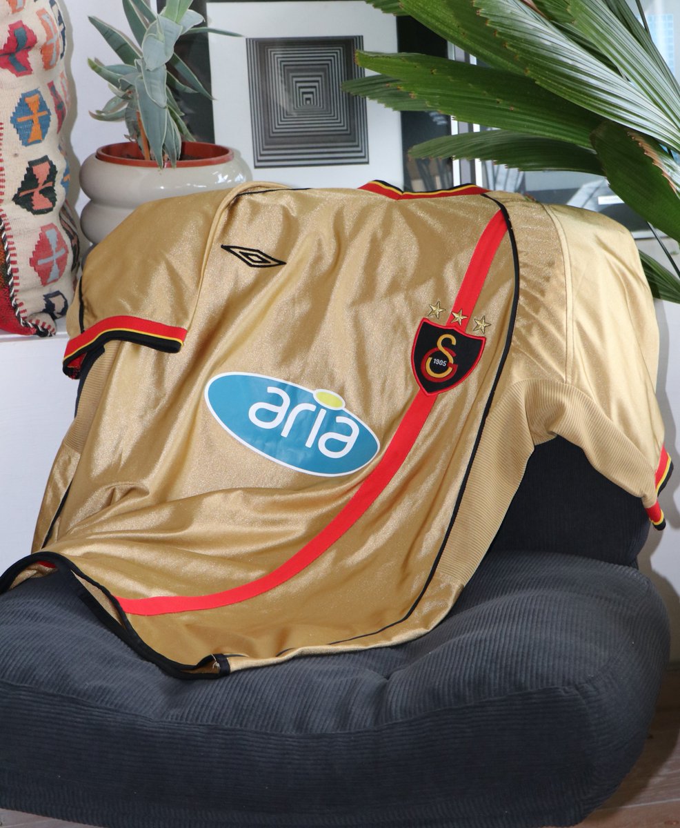 Kitmaster_fr's tweet image. Gold shirt 😍🔥

𝐌𝐚𝐢𝐥𝐥𝐨𝐭 𝐆𝐚𝐥𝐚𝐭𝐚𝐬𝐚𝐫𝐚𝐲 𝐒𝐊 𝟐𝟎𝟎𝟐/𝟎𝟑 𝐅𝐨𝐮𝐫𝐭𝐡 (𝐗𝐋)

🛒 Disponible sur thekitmaster.com

#KITMASTER #RetroFootball #FootballShirts #galatasaraysk #goldshirt #cimbom