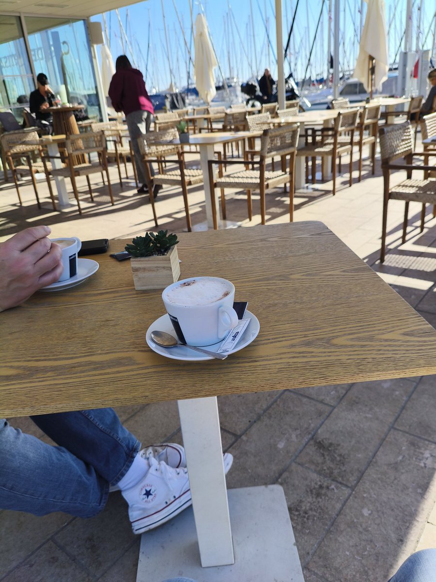 elboylayout's tweet image. Chill...☀️☀️☀️