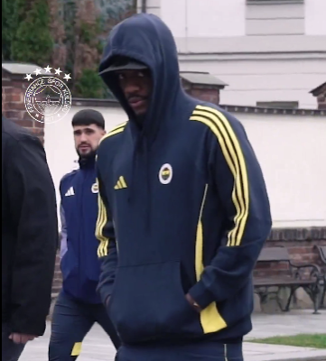 yescontextfb's tweet photo. Jhon Duran bugün Tedesco ile yaptığı görüşmede;

Duran: “Hocam sen Kayseri maçına odaklan Plzen maçını bitti bil.”

Tedesco: “Bunu yapamam önce Plzen maçını halletmeliyiz!”

Duran: “Bana güvenmiyor musun ?”

Tedesco: “Peki.. Nasıl istersen Jhon!”

🗞️ SKY Sport https://t.co/Pge2UQi7uW