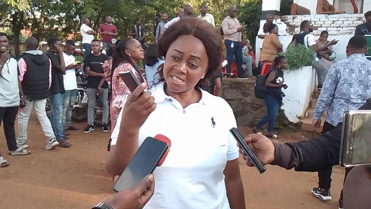 MakiBarack2's tweet photo. Beni/Remise officielle ce jeudi 05 Novembre 2025  de plus de 300 passeports du premier lot issu de la capture effectué au centre provisoirement installé à Beni https://t.co/IjJRbt2HlC