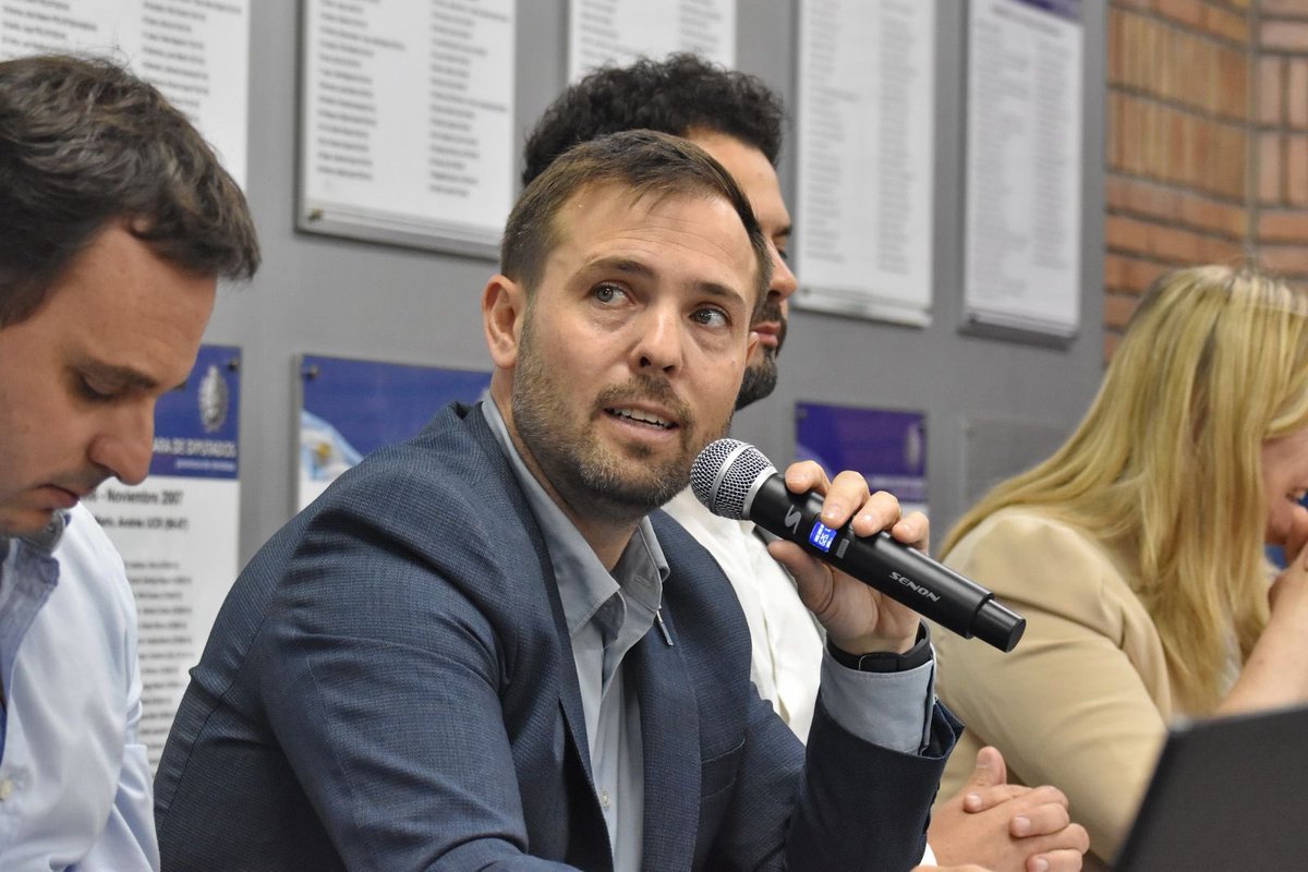 Inició el tratamiento de los proyectos de Regalías, Fondo de Compensación y de las DIAs de PSJ y MDMO II. Junto al equipo del Ministerio,expusimos el trabajo técnico y participativo que respalda estas proyectos y la importancia de avanzar con previsibilidad  y cuidado ambiental👇