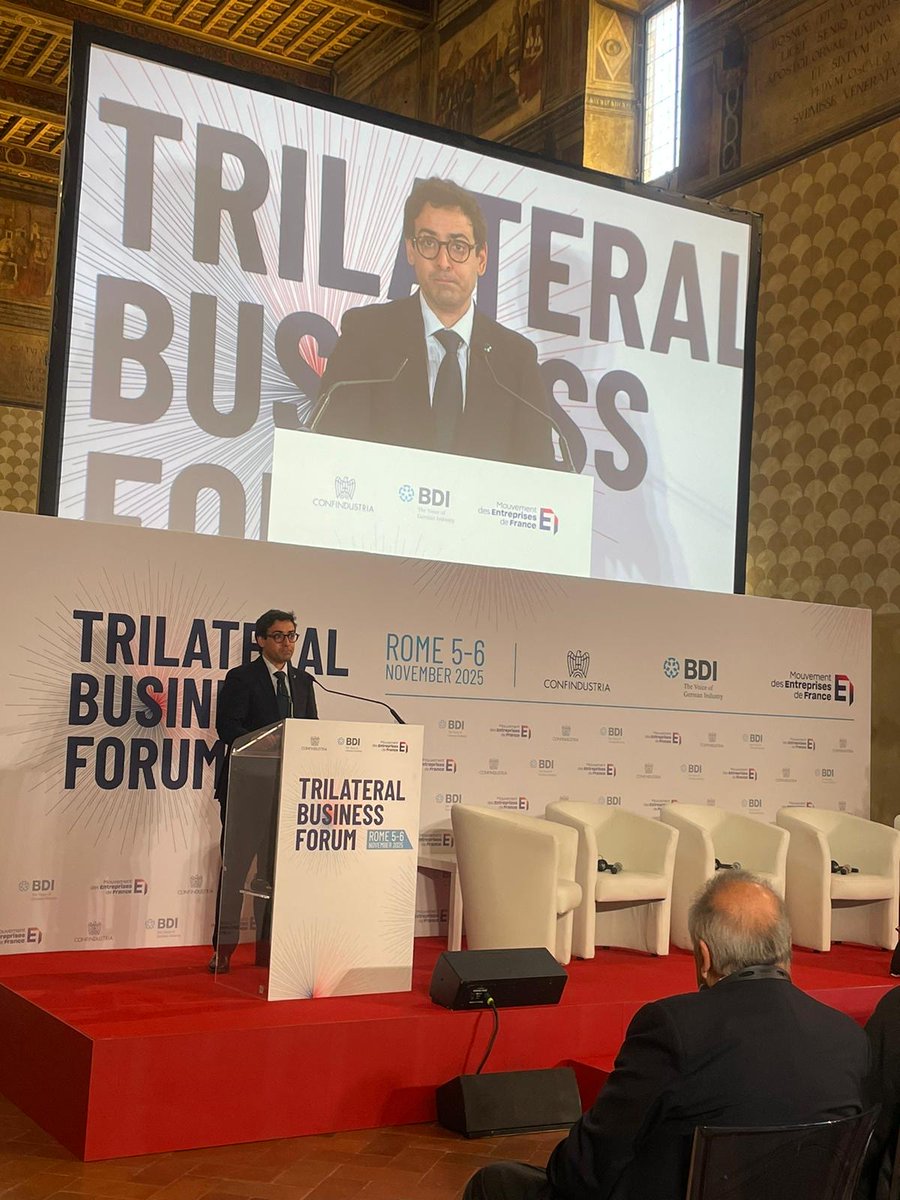 ClaudiaColla_EU's tweet photo. 🇪🇺 Interviene oggi @steph_sejourne, Vicepresidente esecutivo @EU_Commission. Al centro del suo intervento: il percorso verso una crescita dinamica e resiliente di fronte alle sfide globali. 

2/2 https://t.co/Ll4OWfboaV