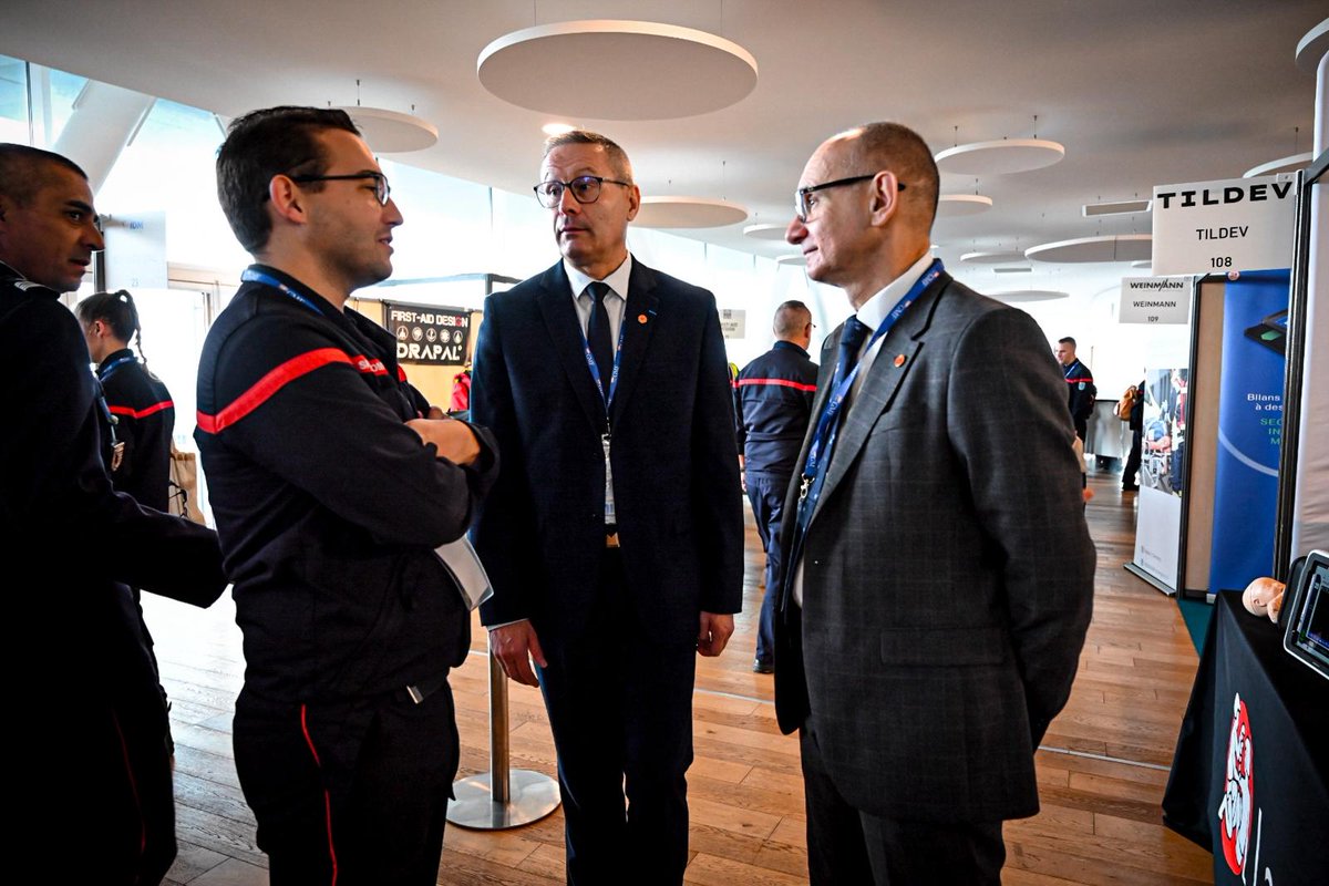 BoslandJP's tweet image. À @AgdeOfficiel pour les journées nationales des infirmiers des @pompiersfr organisées par @ANISPOfficiel. Le rôle des infirmiers de sapeurs-#pompiers doit être renforcé et reconnu pour rester un acteur majeur dans les situations para médicales opérationnelles, comme au service…